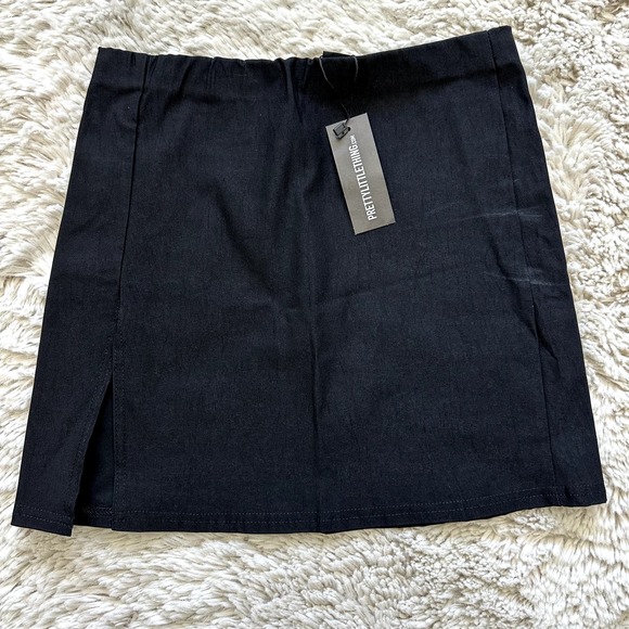 *NWT* Pretty Little Thing Black Stretchy Mini Skirt with Side Slit Size US Sz 6 - Picture 2 of 7